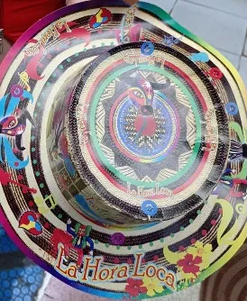 SOMBRERO VUELTIAO DE CARTON HORA LOCA